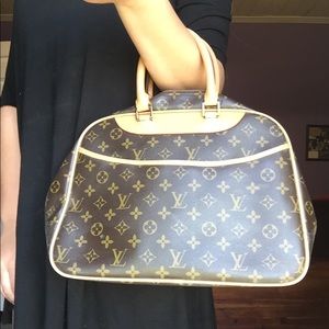 Non-authentic Louis Vuitton Bag